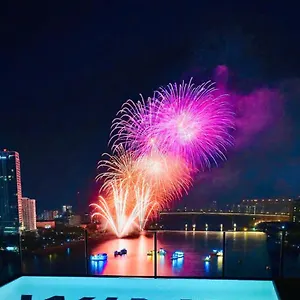 Wink Icon Riverside - Luxury - 24hrs & Rooftop Pool Bar ホテル